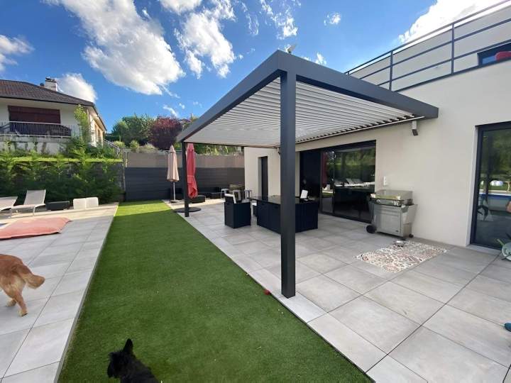 Des pergolas bioclimatiques design et fonctionnelles